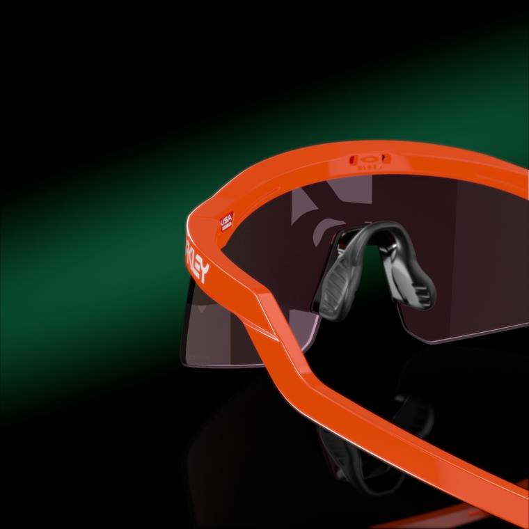 hidra Oakley prizm safirna stekla, neon oranžen okvir 4J2B150 očala