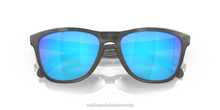 žabje kože (nizek most) Oakley Prizm safirna polarizirana stekla, mat črn želvast okvir 4J2B821 očala