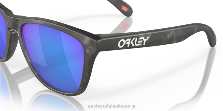 žabje kože (nizek most) Oakley Prizm safirna polarizirana stekla, mat črn želvast okvir 4J2B821 očala